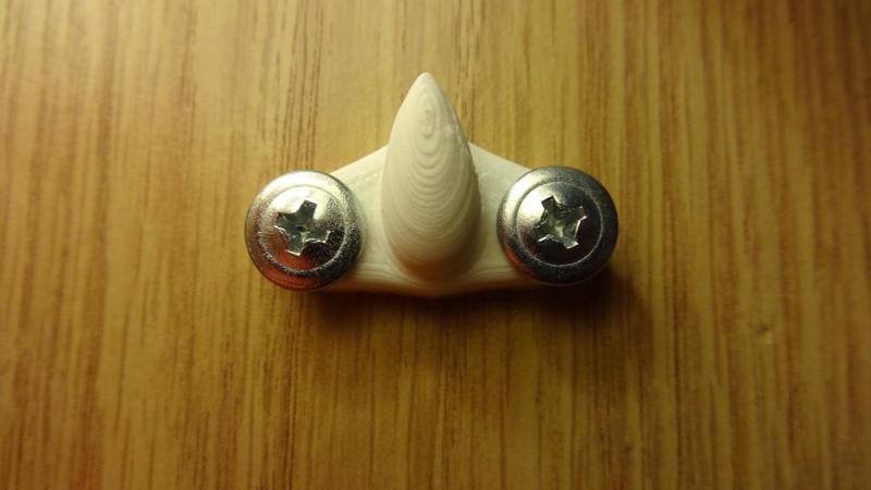 Single Tiny Door Peg