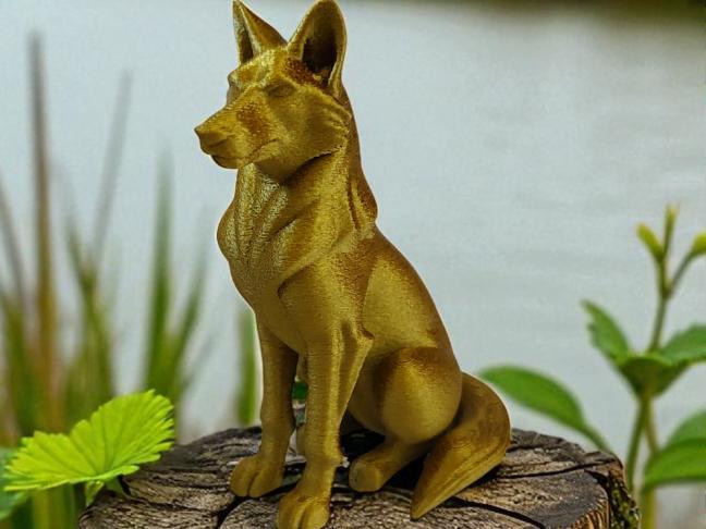 Lupus Lux – The Golden Wolf Guardian