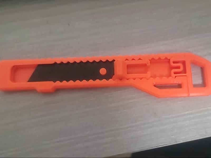 Improved Wallpaper Cutter Holder