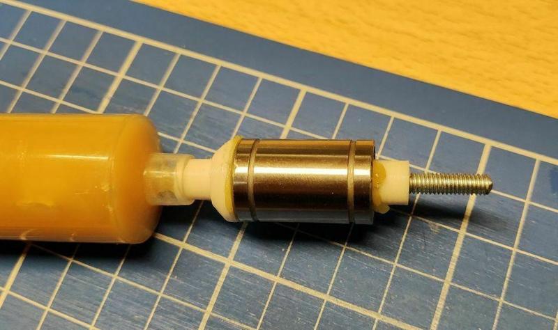 Ingrassatore_cuscinetti-LM8UU_siringa