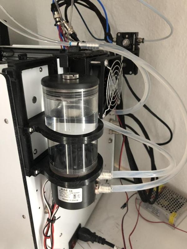 xBot E3D Waterpump/Reservoir bracke