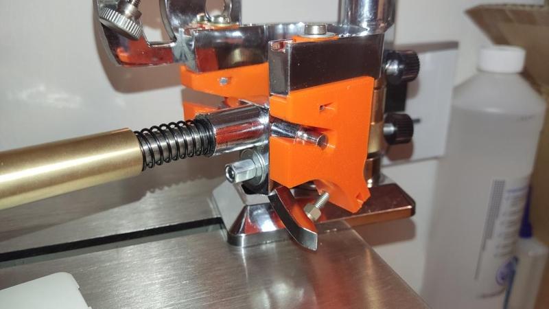 Hand retainer for faceting gemstones