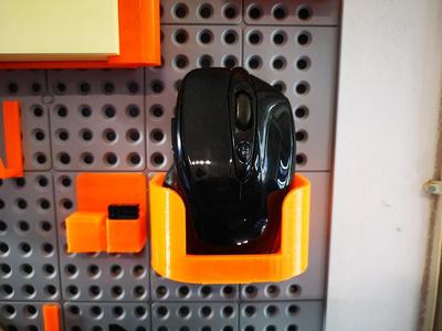 Mouse holder for Keter Pegboard