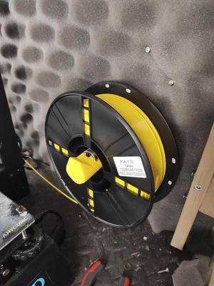 Spoolholder with wall mount bracket