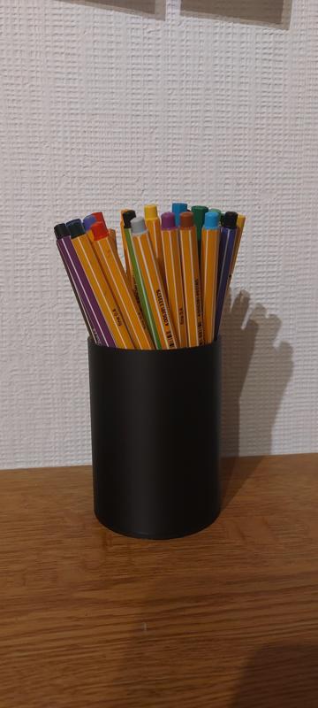 minimalistic pen holder