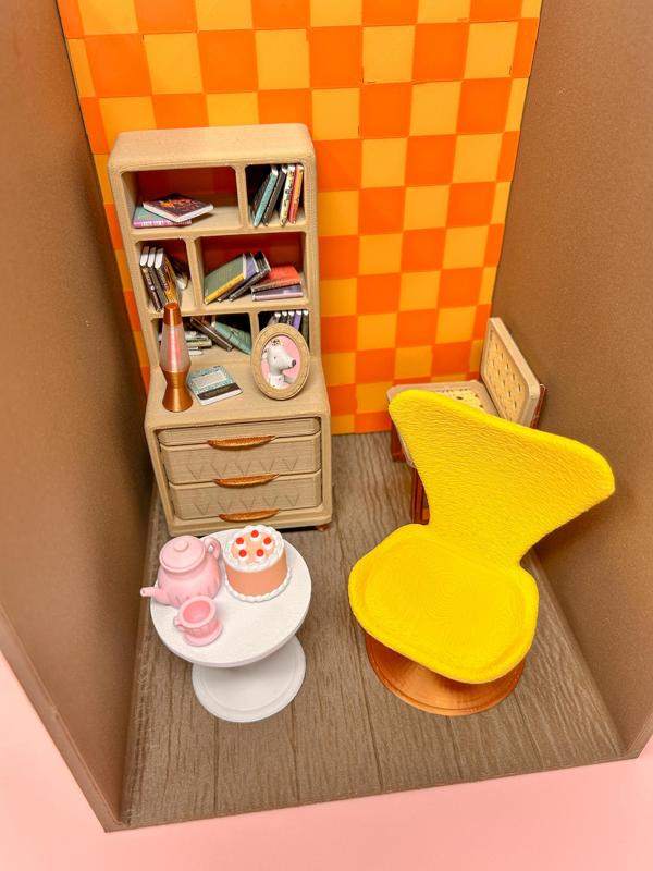 Retro Midcentury Cozy Room Book Nook: 1:12 scale, Decor for Bookshelf, Desk or Table