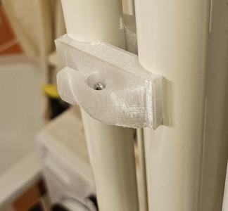 Vertical radiator towel hook