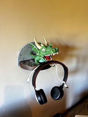 Dragon stand for headphone, cables, keys....
