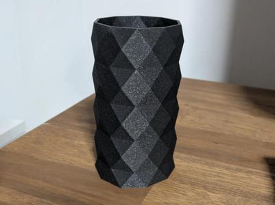 a low Polygon Vase 