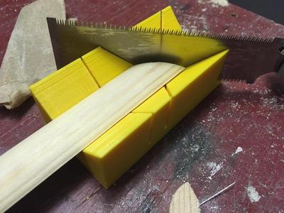 LITTLE V MITRE BOX -- BOITE A ONGLET EN V