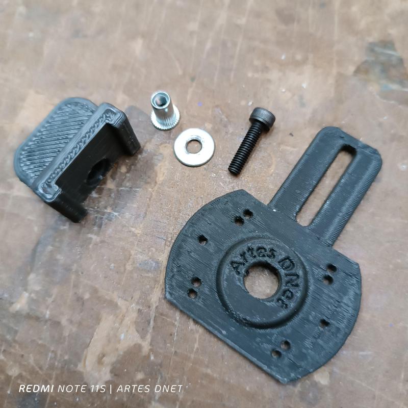 Guitar jackplate centering guide