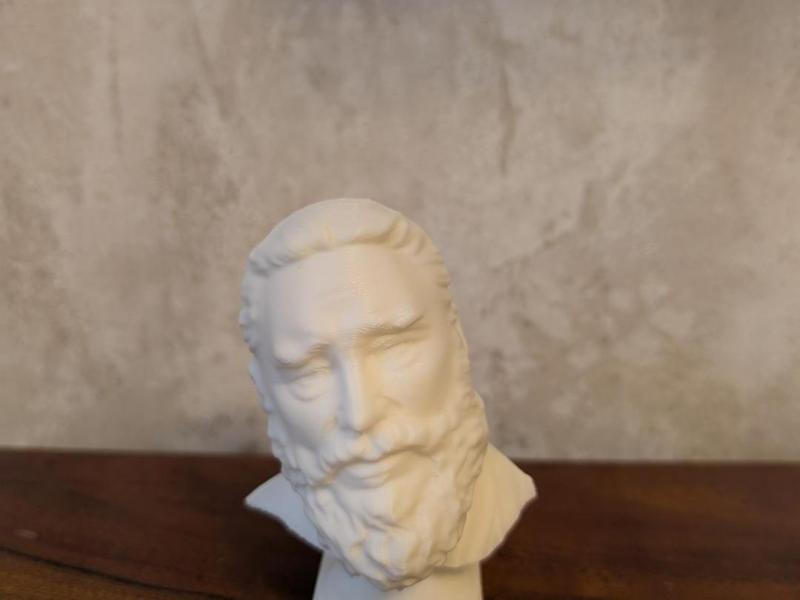 Fidel Castro Statue