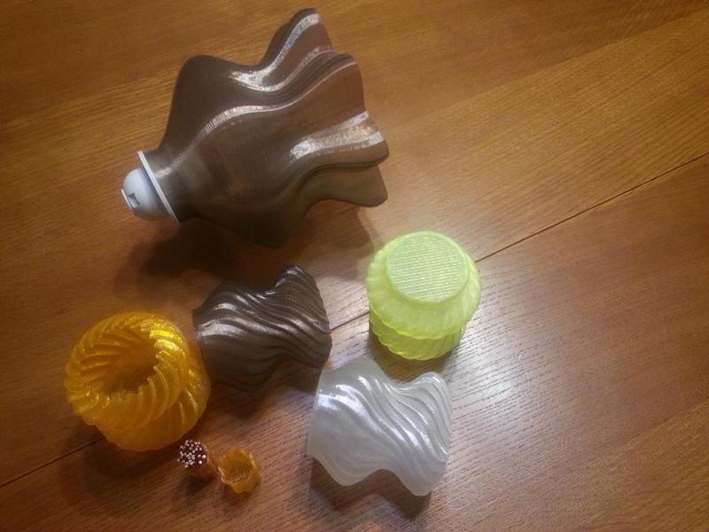 Parametric OpenJSCAD vase/shade/case script 