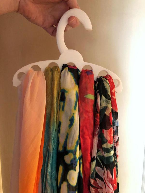 Scarf hanger