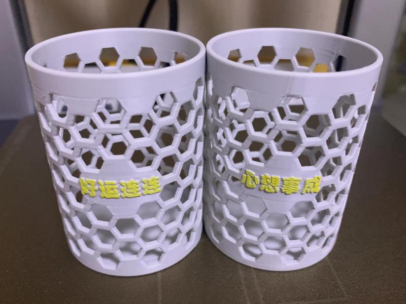 Continuous Good Fortune Honeycomb Pen Holder