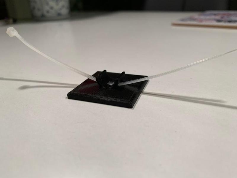 Cable clip whit strip way