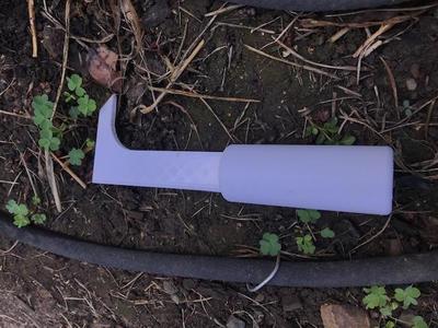 Garden weeding tool