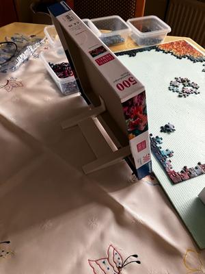 Simple and practical puzzle lid stand / holder for a better view!