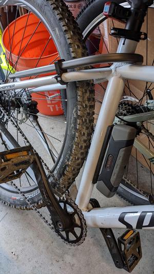 Abus U-lock bike lock mount using water bottle screws