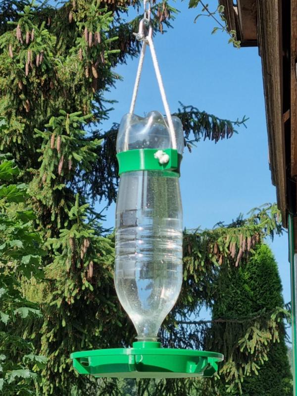 Vogeltränke hängend