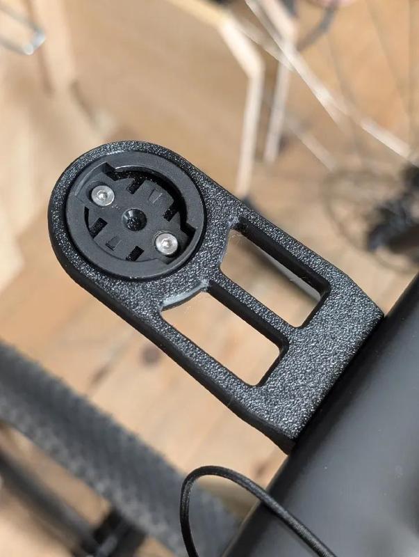 Rose Bike Backroad Bryton hold   