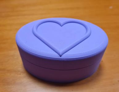 elliptical jewelry box with heart