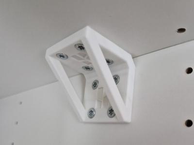 Angle connector with damping funktion