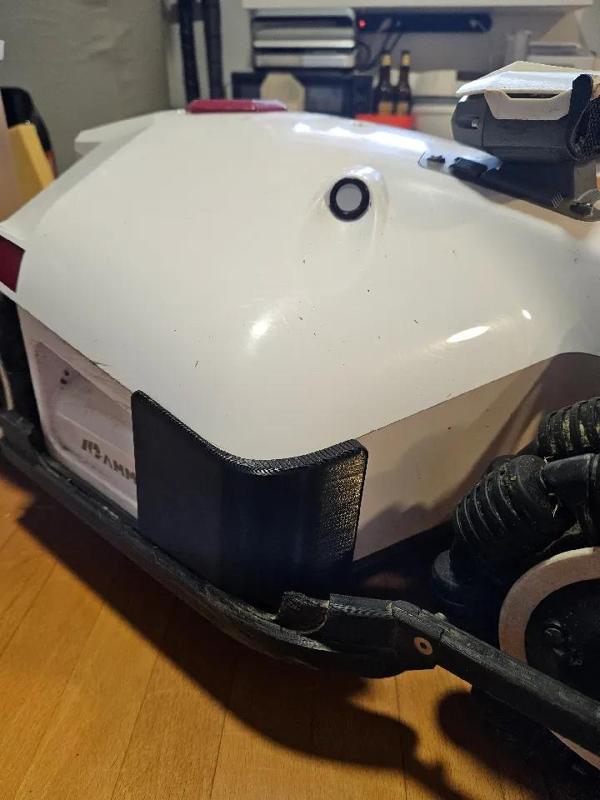 Mammotion Luba 2 bonnet side cover   