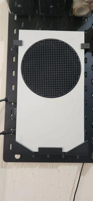 Skadis stand for X box series S   