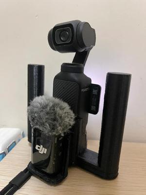 DJI OSMO Pocket 3 handle with dji mic 2   