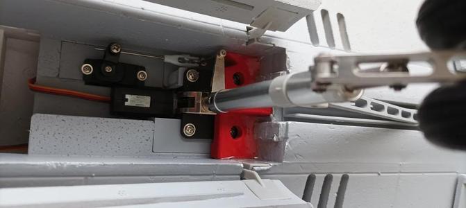 Freewing SU-35 Nosegear Brace   