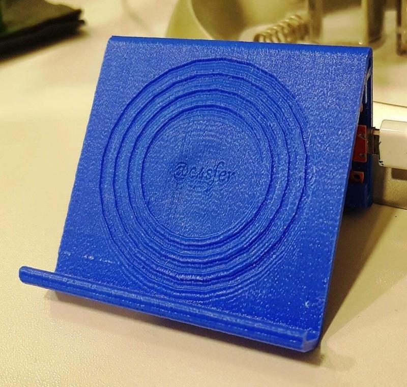 Qi charger stand for Galaxy S7