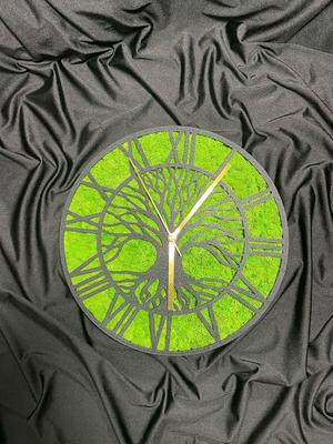 wall-mounted watch with stabilized moss