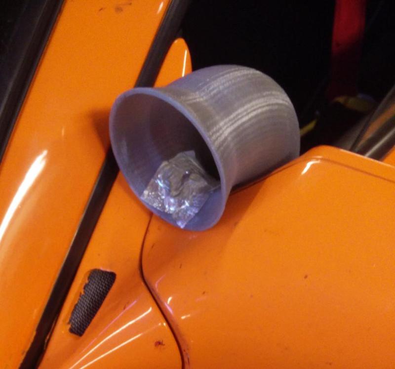 Air scoop for race car ventilation
