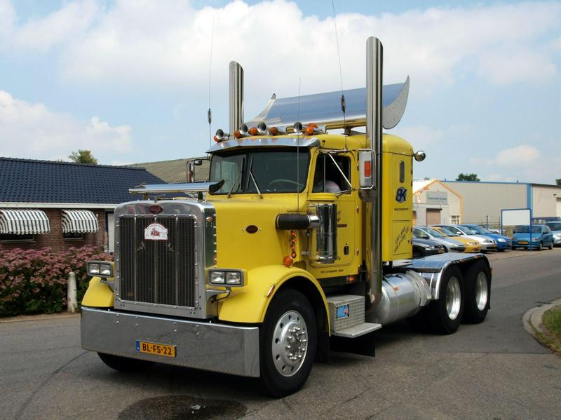 Peterbilt 359 with podium