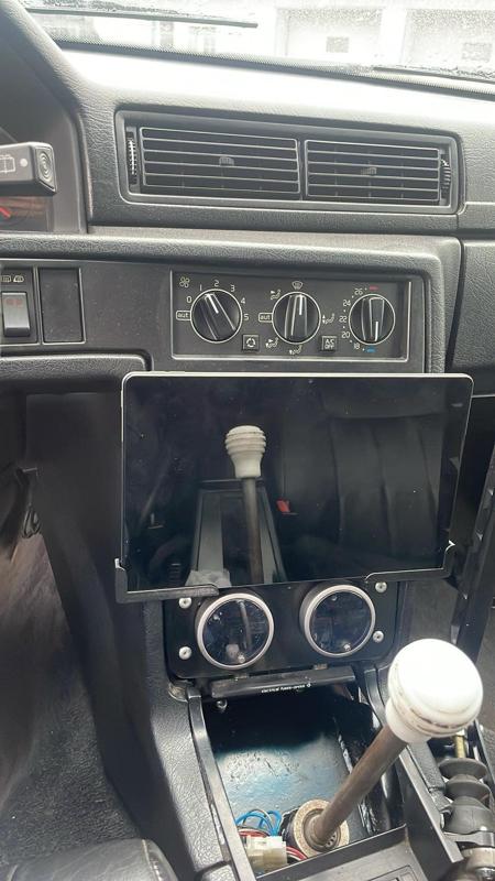 Volvo 740,940 Tablet mount radio