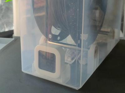 Hygrometer reducer for 3D desiccant container