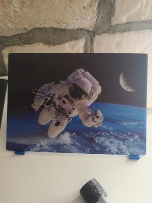 Discreet postcard or photo stand