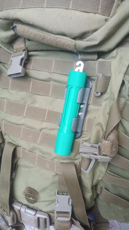 Pouzdra na lightsticky + držák na molle vazbu