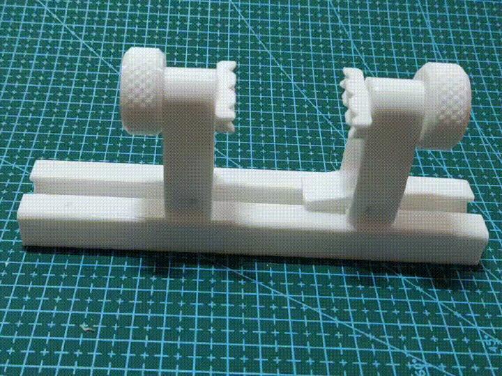 Quick-release PCB clamp (no hardware needed, only 55g)