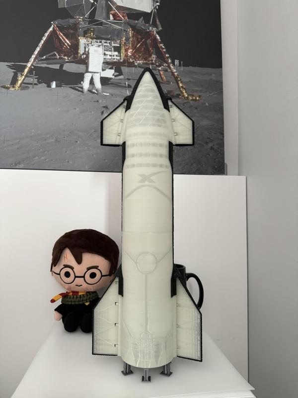 Starship LED flow in dark lamp