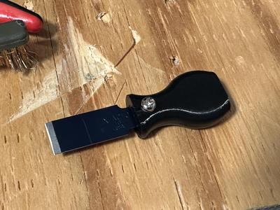 Minimal handle for X-Acto larger blades