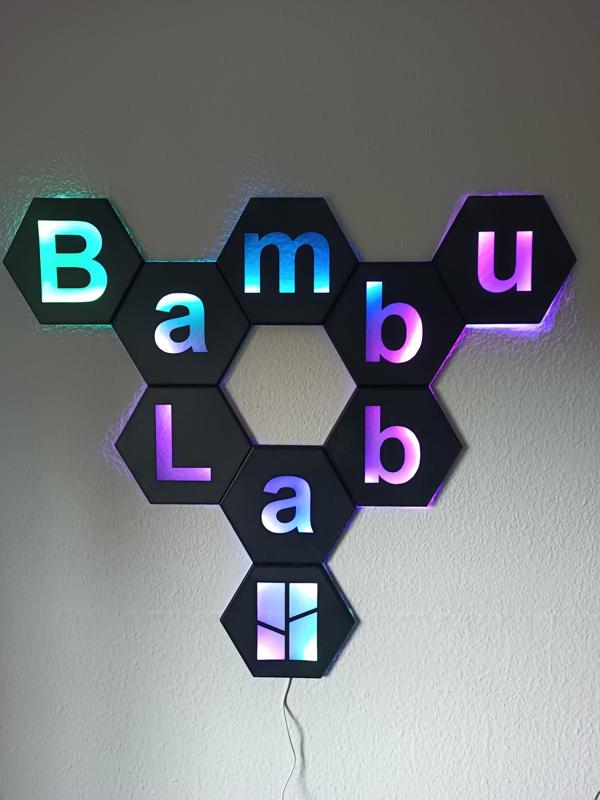 Bambu Lab Wandlogo mit Beleuchtung