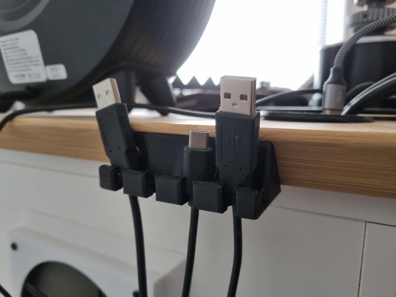 simple usb hook for sloped desktop