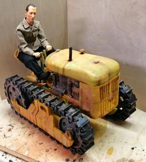 Oliver Cletrac inspired RC chain tractor