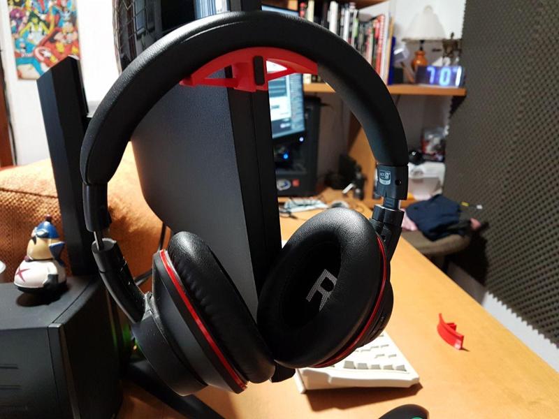 MSI monitor Better Headphone stand