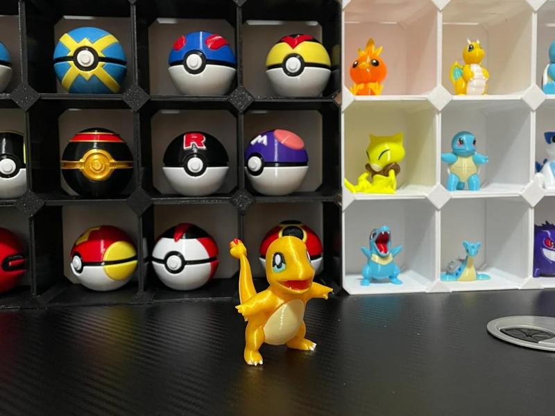 004 Shiny Charmander