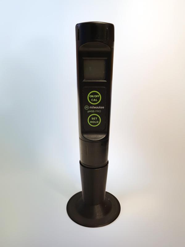 Milwaukee pH probe holder and calibration tank