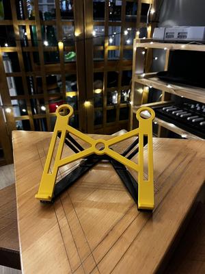 Foldable adjusting tablet stand/holder