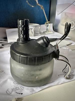 Airbrush cleaning pot chimney